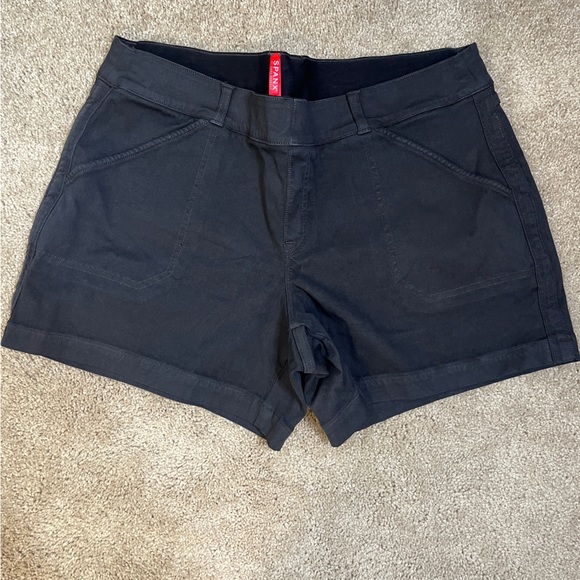 stretch twill shorts sold to me as 6” inseam but it is really closer to 5”. - Picture 2 of 6